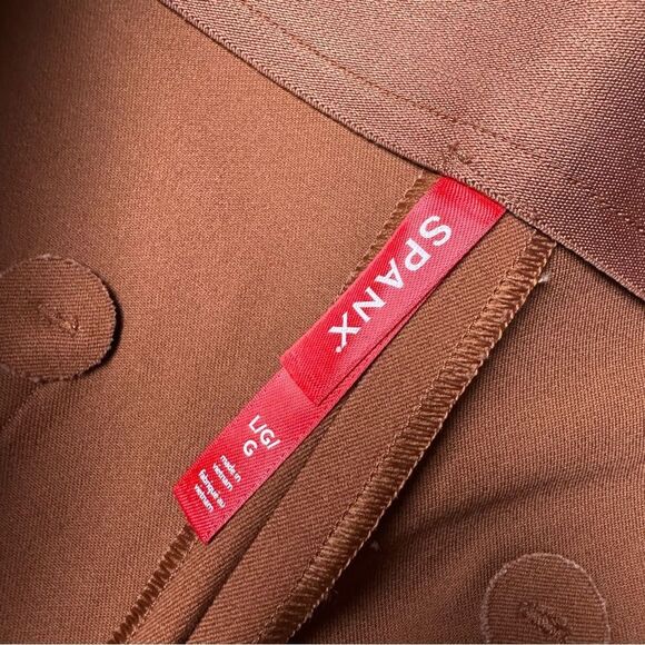 SPANX | On the Go Twill Shorts 4" NWT - Picture 4 of 6